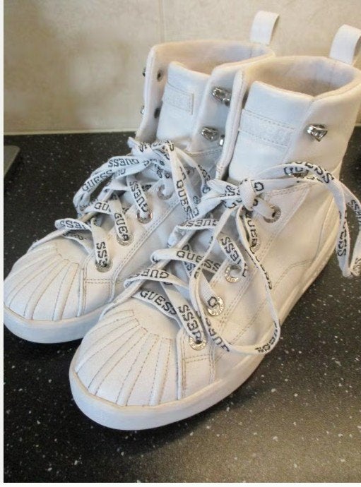 GUESS HOGE SNEAKERS in SUPER MOOIE STAAT maat 39, Guess, Wit, Ophalen of Verzenden, Sneakers of Gympen