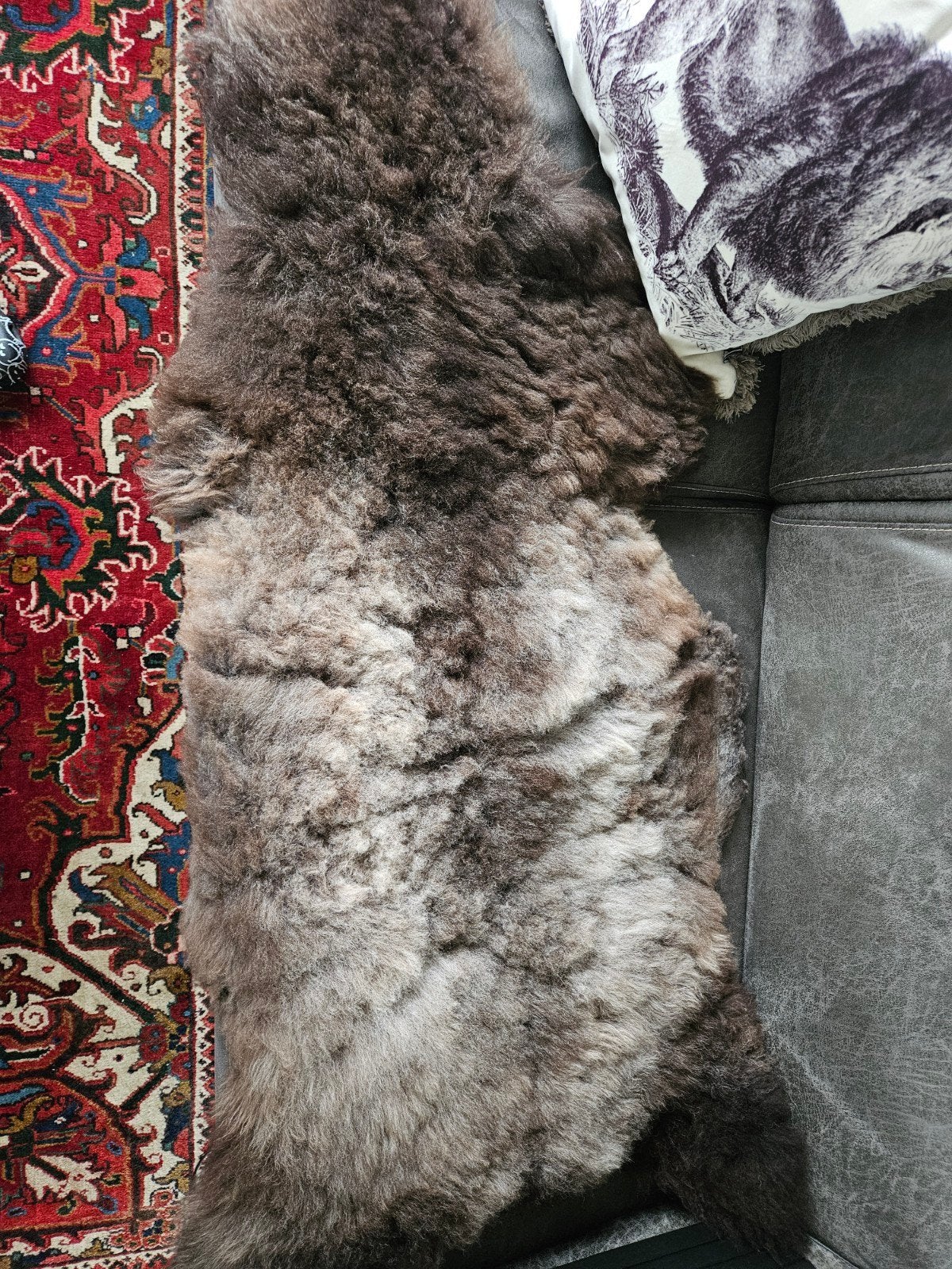 Schapenvacht, bruin/grijs, zacht en decoratief, 100 tot 150 cm, Bruin, Zo goed als nieuw, Overige vormen