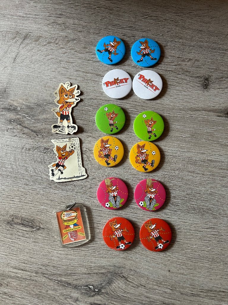 PSV buttons, Verzamelen, Ophalen of Verzenden, Zo goed als nieuw, Sport, Button
