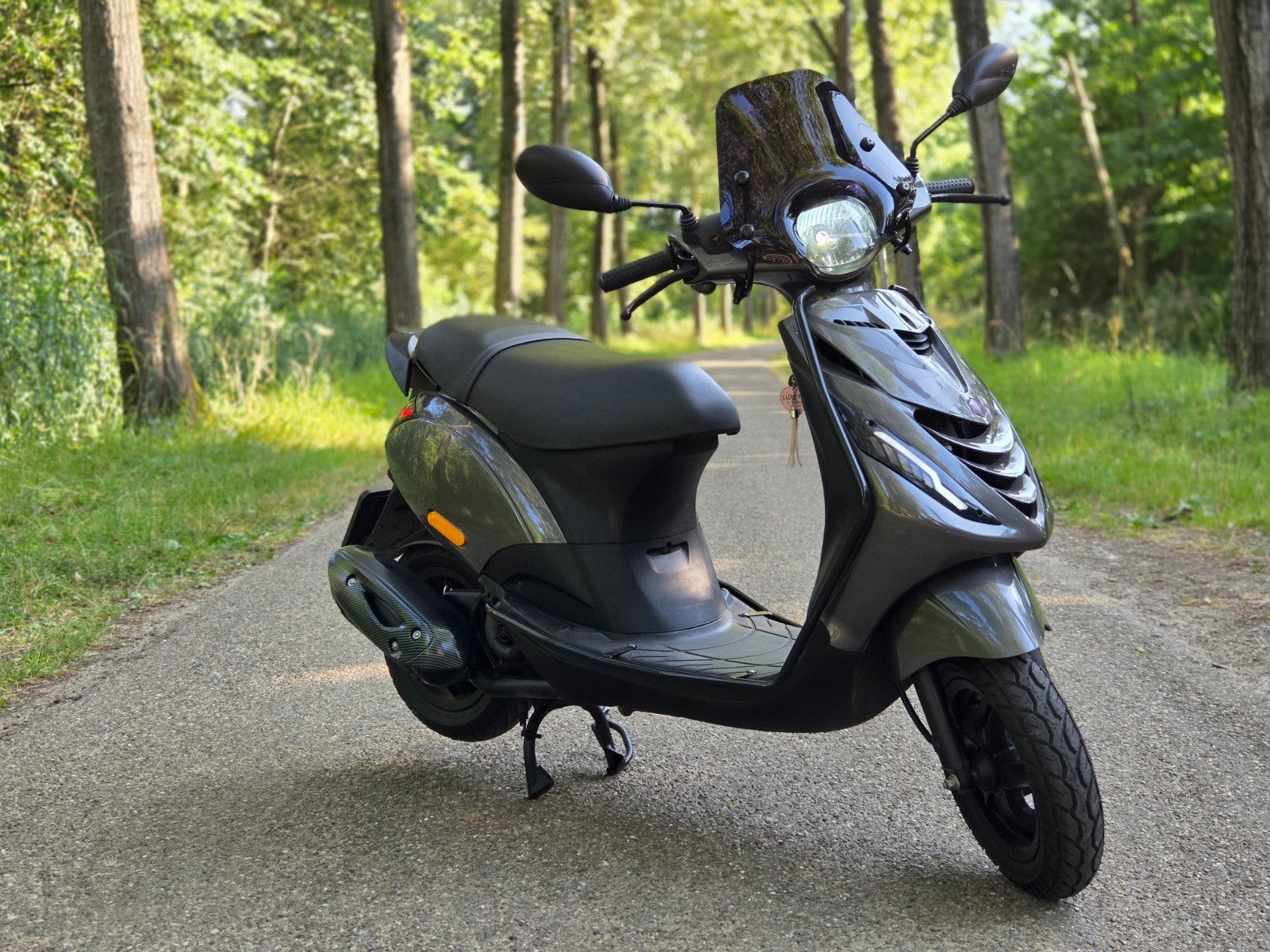PIAGGIO ZIP 4T 3V 2022 Full Option Porsche Grijs!!, Ophalen, Zip, Zo goed als nieuw, Benzine