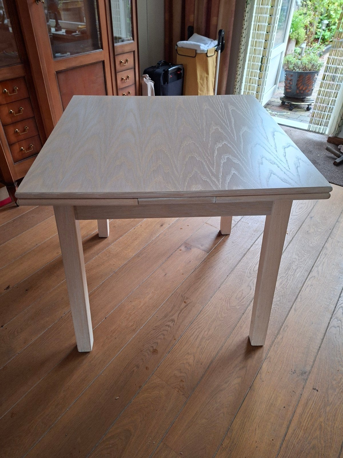 Uitschuifbare eettafel in lichte houtkleur