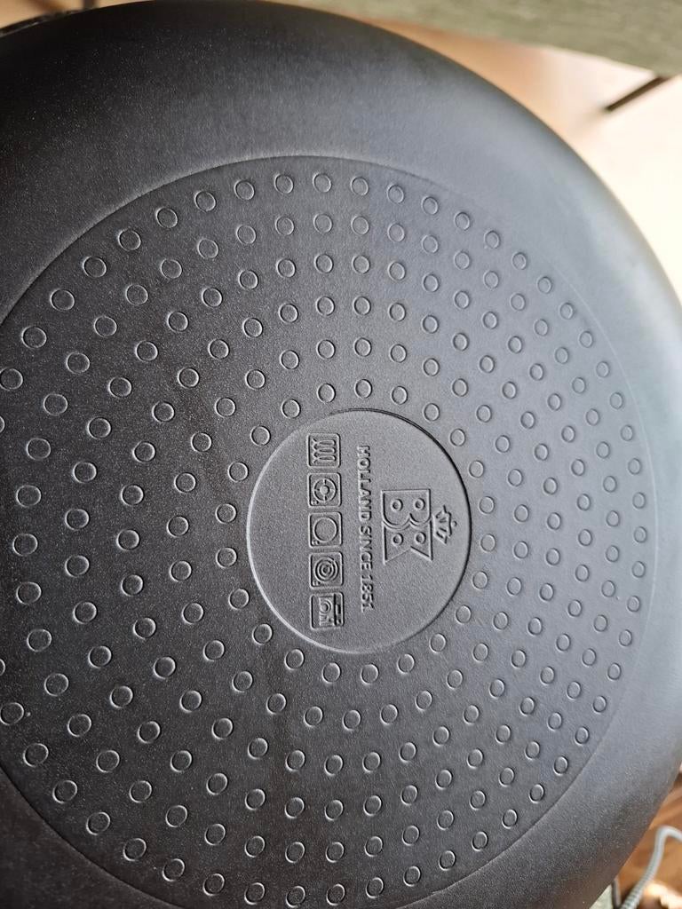 B&k wok 28 cm, Huis en Inrichting, Keuken | Potten en Pannen, Ophalen of Verzenden, Gietijzer, Wok