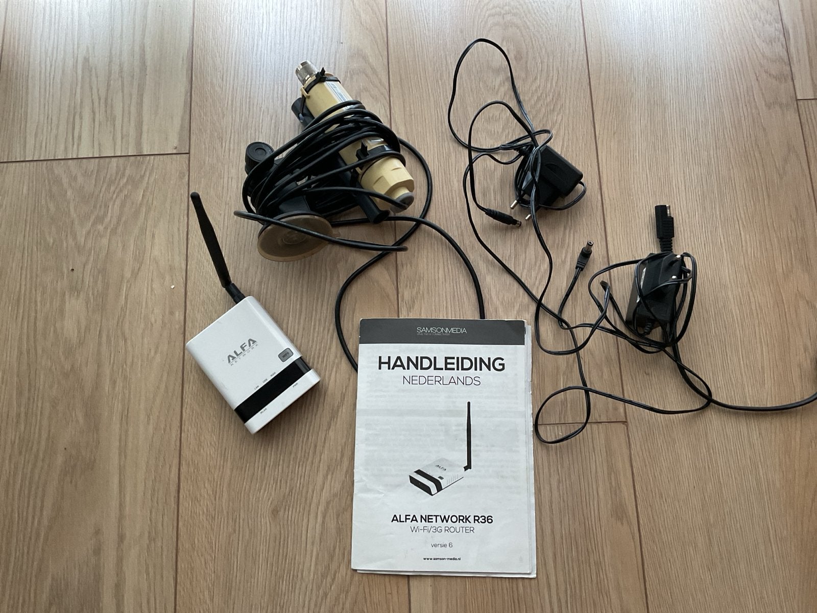 Alfa Network R36 Router met handleiding, Ophalen of Verzenden, Gebruikt, Router