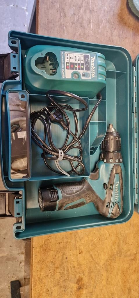 Makita DF330D Accuboormachine met lader, Gebruikt, Variabele snelheid, Ophalen of Verzenden, Boor- en Schroefmachine