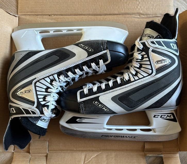 CCM 01 ijshockeyschaatsen maat 42, Zo goed als nieuw, IJshockeyschaatsen, Ophalen, Overige merken