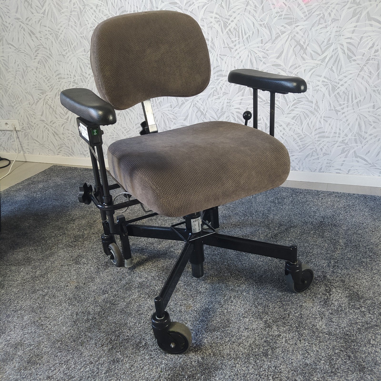 Elektrische trippelstoel, Diversen, Rolstoelen, Ophalen of Verzenden, Gebruikt, Elektrische rolstoel