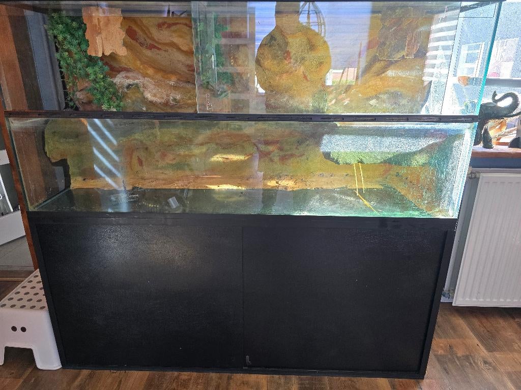 Gratis terrarium met kast, Dieren en Toebehoren, Reptielen en Amfibieën | Toebehoren, Ophalen, Zo goed als nieuw