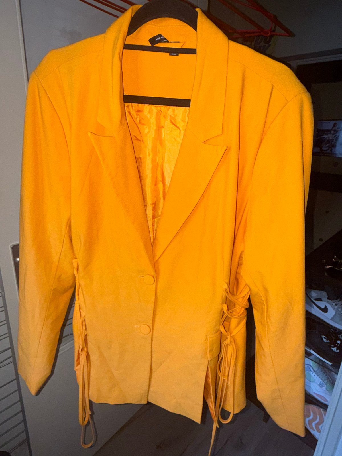 Oranje blazer met vetersluiting - Vero Moda, Maat 46/48 (XL) of groter, Oranje, Ophalen of Verzenden, Zo goed als nieuw