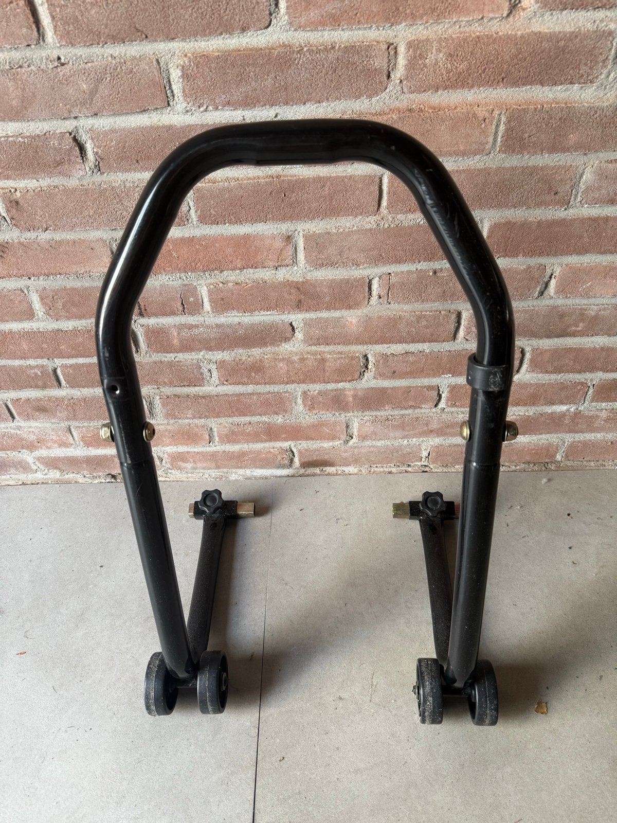 Motorfiets paddockstand voorwiel, Ophalen, Gebruikt
