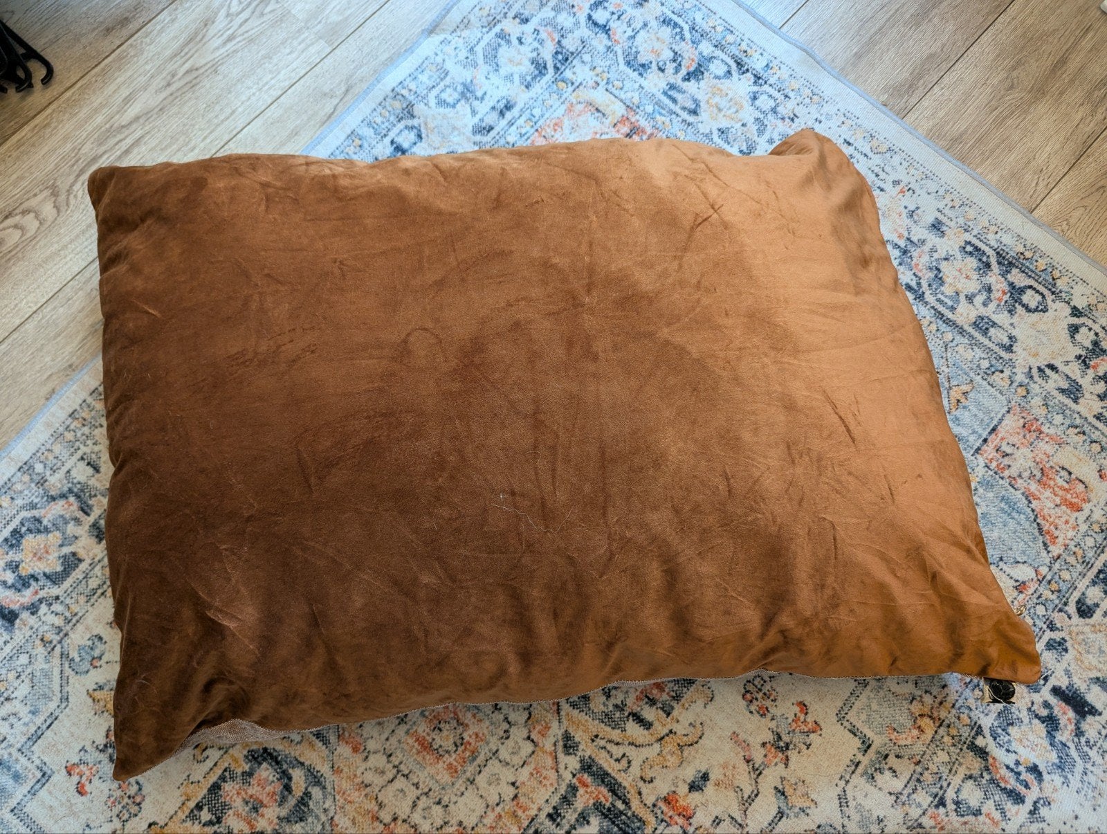 cognac kleurig honden kussen 90x65, Huis en Inrichting, Ophalen of Verzenden, Zo goed als nieuw, Bruin, Vierkant
