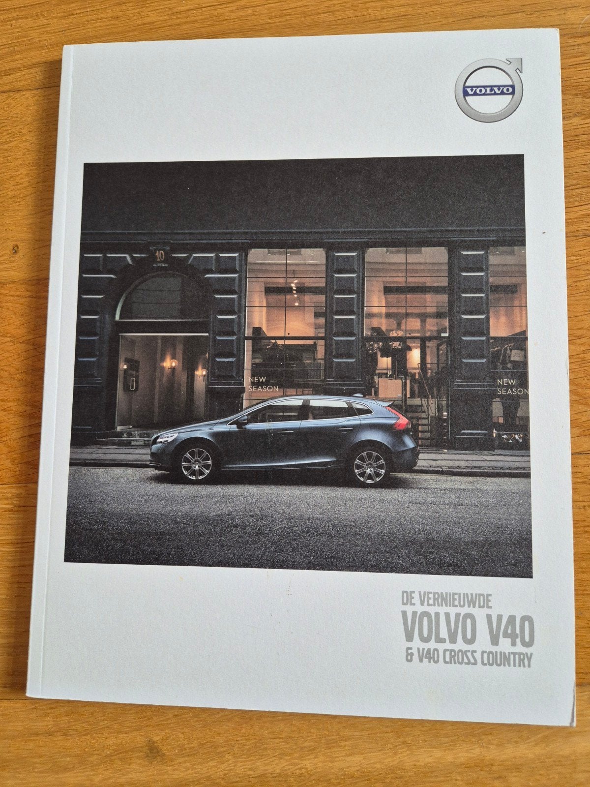 Volvo V40 brochure 2016, Ophalen of Verzenden, Zo goed als nieuw, Volvo