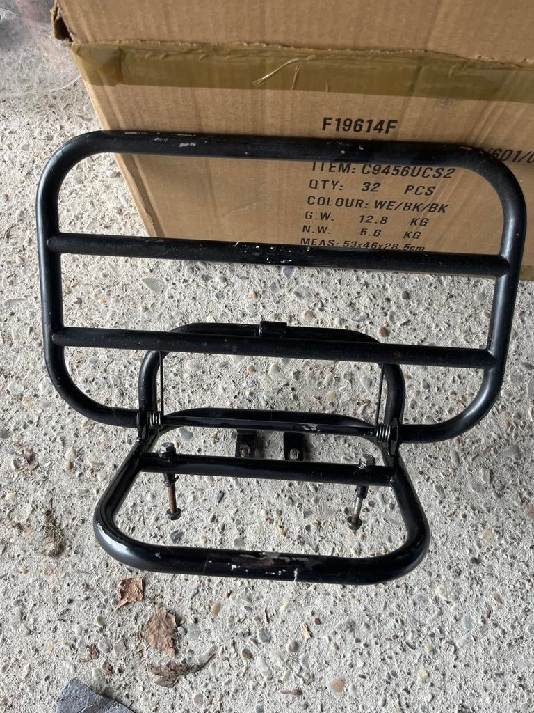 Stevig zwart rekje voor achterop de scooter, Fietsen en Brommers, Ophalen, Gebruikt, Overige typen, Overige merken