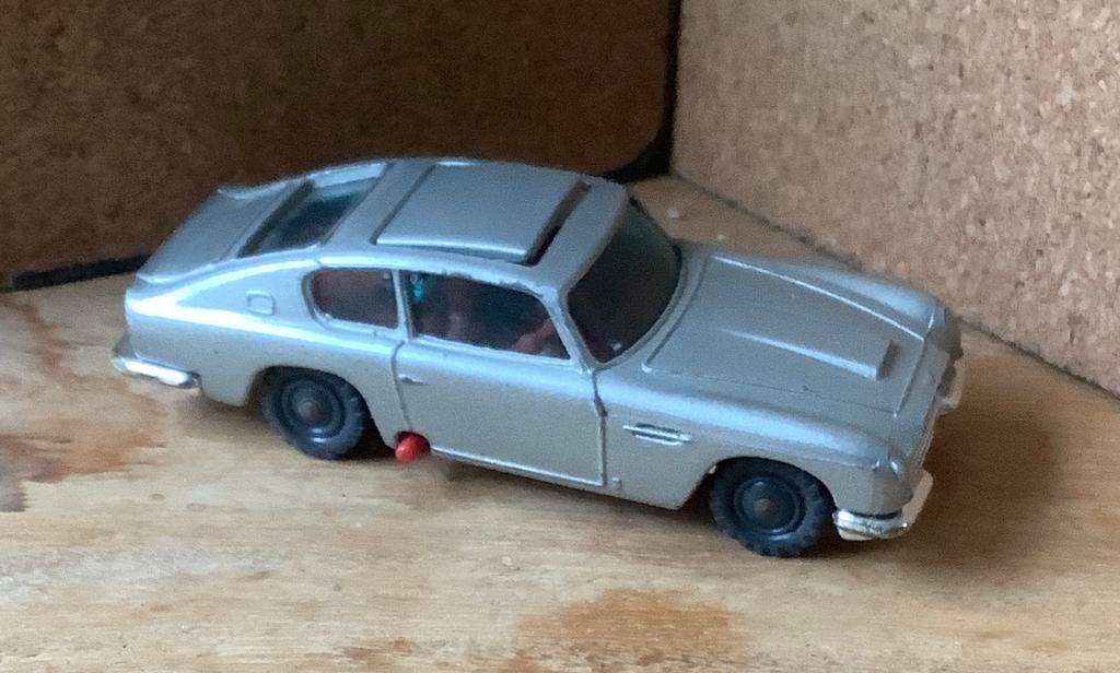 James Bond Austin Martin (Husky), Ophalen of Verzenden, Zo goed als nieuw, Auto