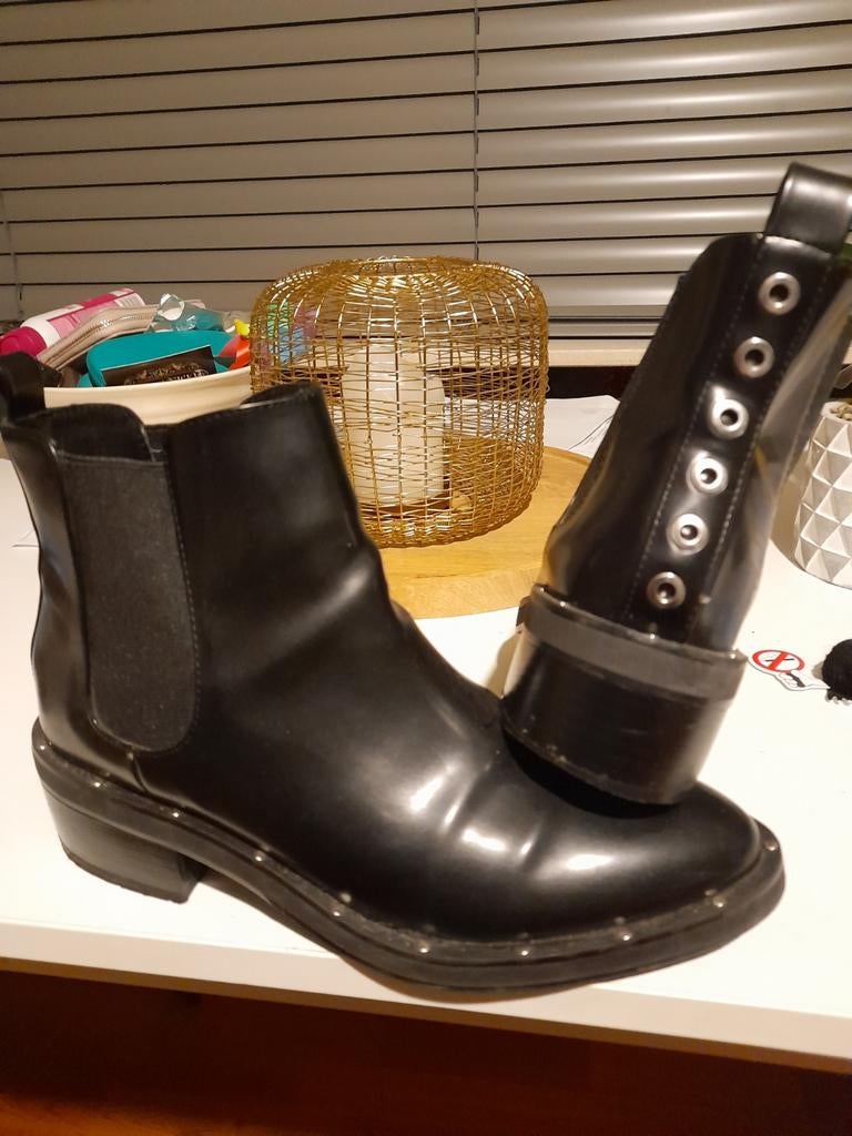 Bershka halfhoge laarsjes voor smalle voet, maat 38/37, Zwart, Lage of Enkellaarzen, Zo goed als nieuw, Bershka