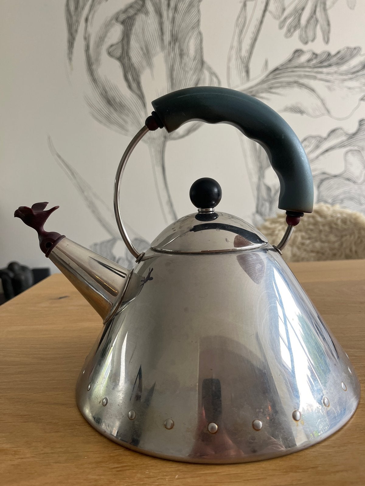 Alessi fluitketel met vogel - Designklassieker, Theepot/fluitketel, Gebruikt, Zilver, Ophalen of Verzenden