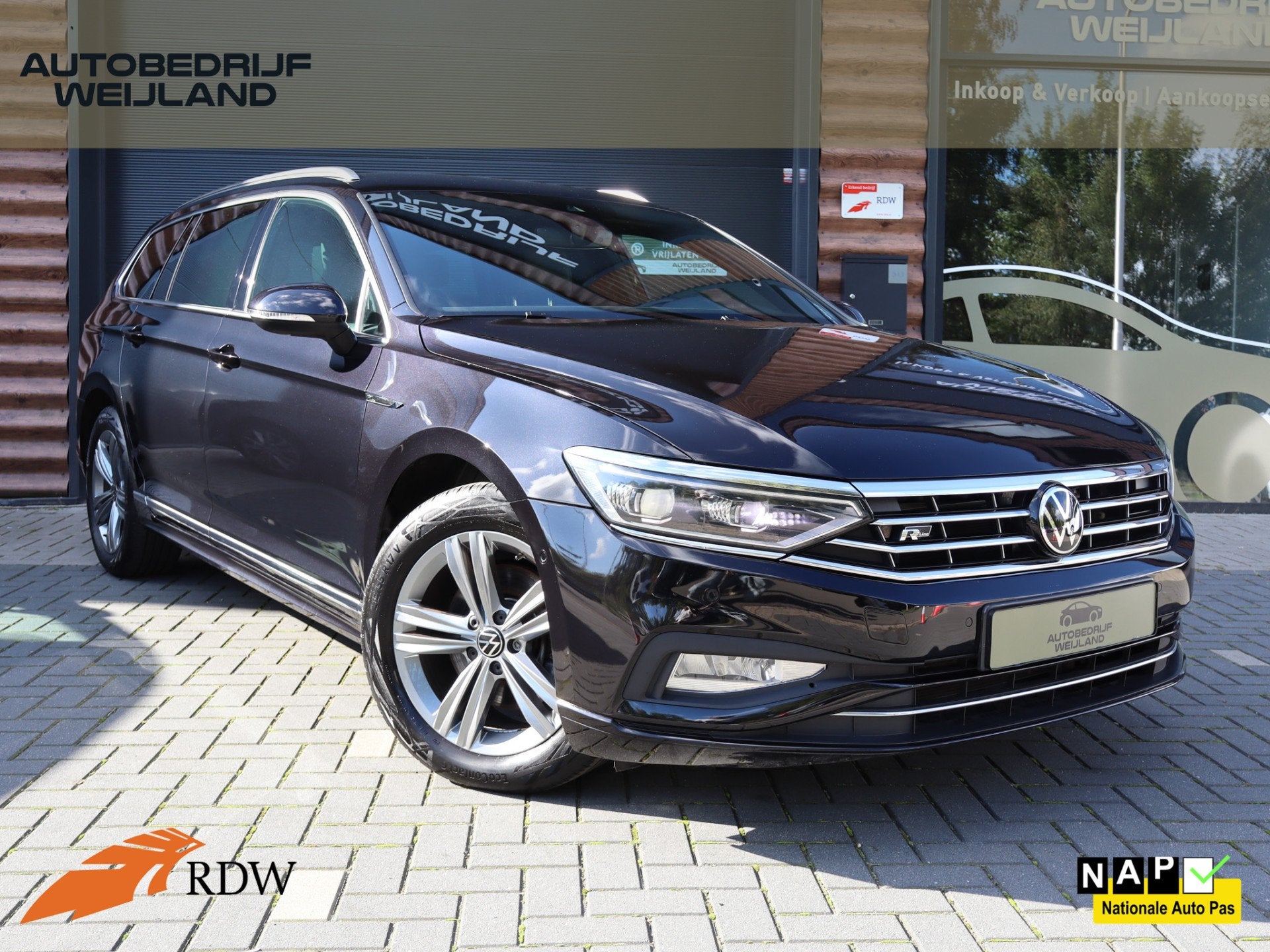 Volkswagen Passat Variant 1.5 TSI R-Line Business + NL-auto, 730 kg, 4 cilinders, 150 pk, Zwart
