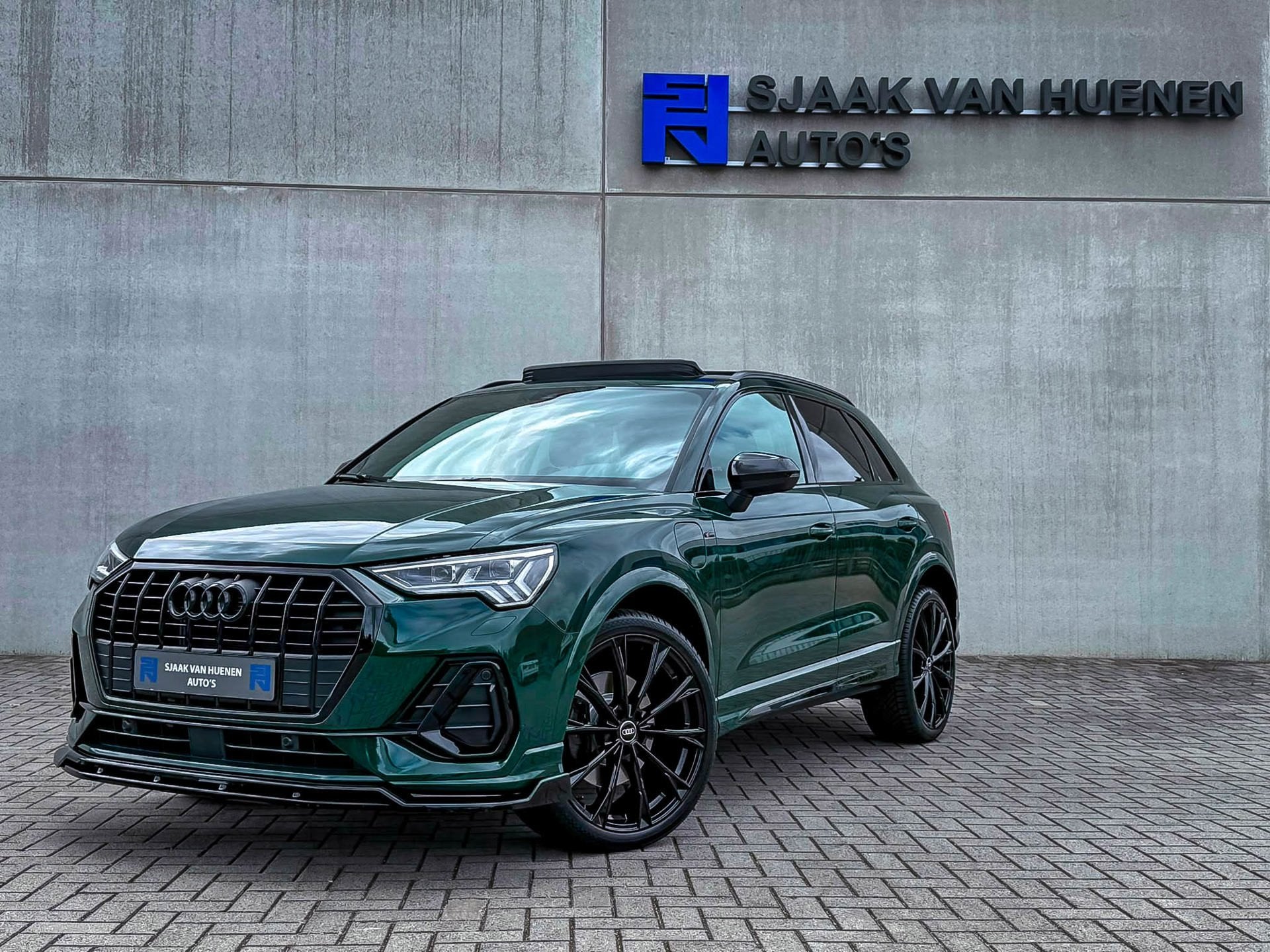 Audi Q3 45TFSI e 245pk S-Tronic Competition S Edition S-Line, Dealer onderhouden, Gebruikt, Automatische klimaatregeling, Hybride Elektrisch/Benzine