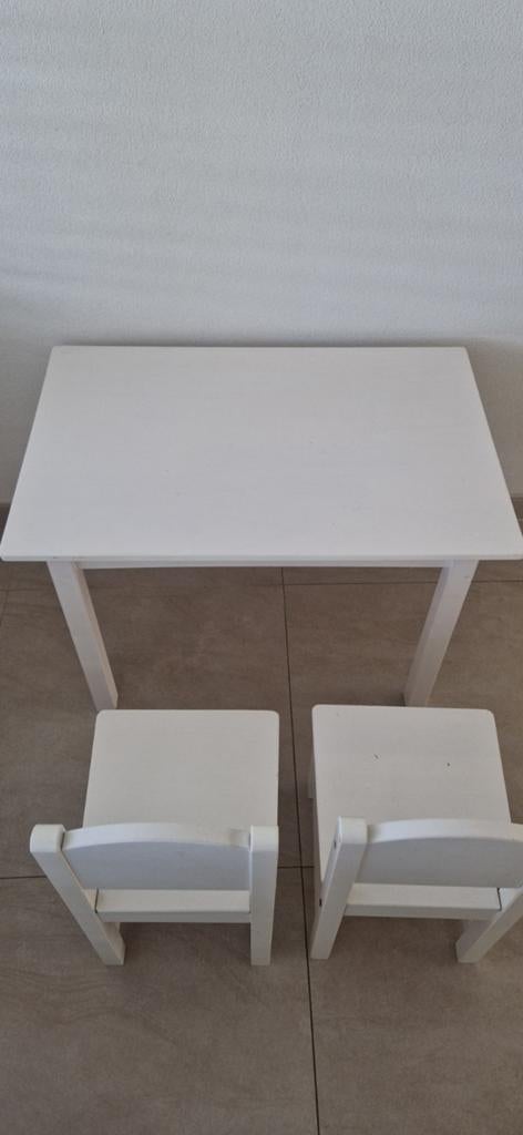 IKEA kindertafel met 2 stoeltjes (wit), Kinderen en Baby's, Kinderkamer | Tafels en Stoelen, Ophalen, Gebruikt, Tafel(s) en Stoel(en)