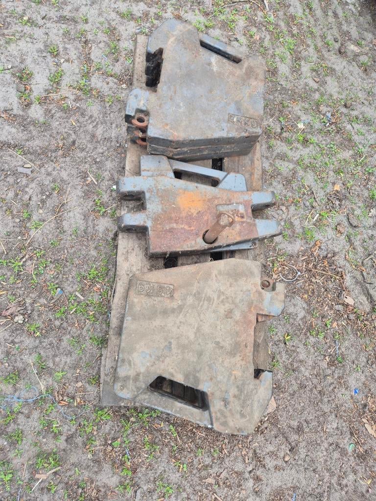 Frontgewichten MF 6x 45 kilo + middengewicht, Ophalen