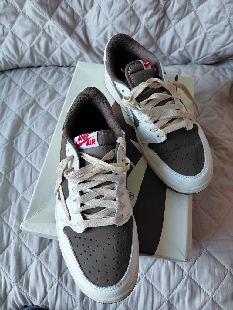 Air Jordan 1 Retro Low -Travis Scott Reverse Mocha maat 40, Ophalen of Verzenden, Nieuw, Schoenen