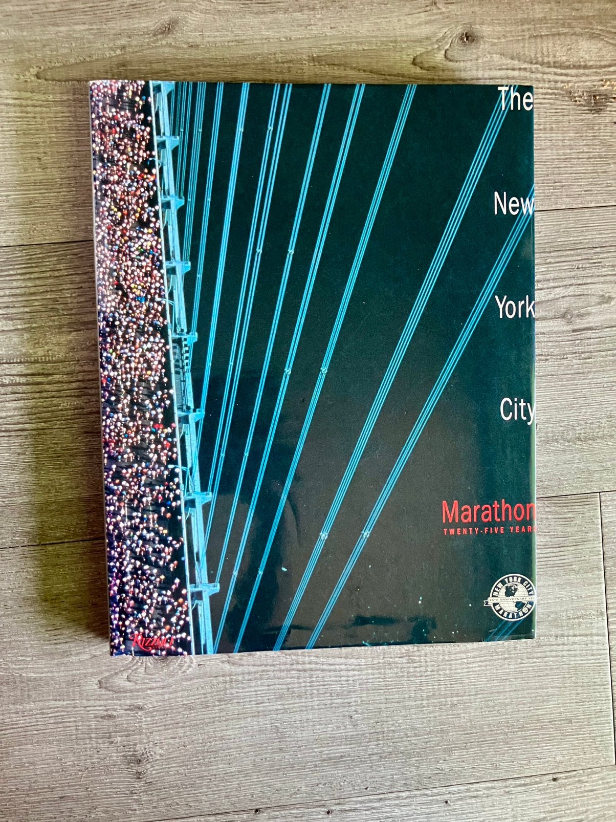 Boek The New York Marathon 25 jaar, Boeken, Sportboeken, Ophalen of Verzenden, Zo goed als nieuw, Lopen en Fietsen