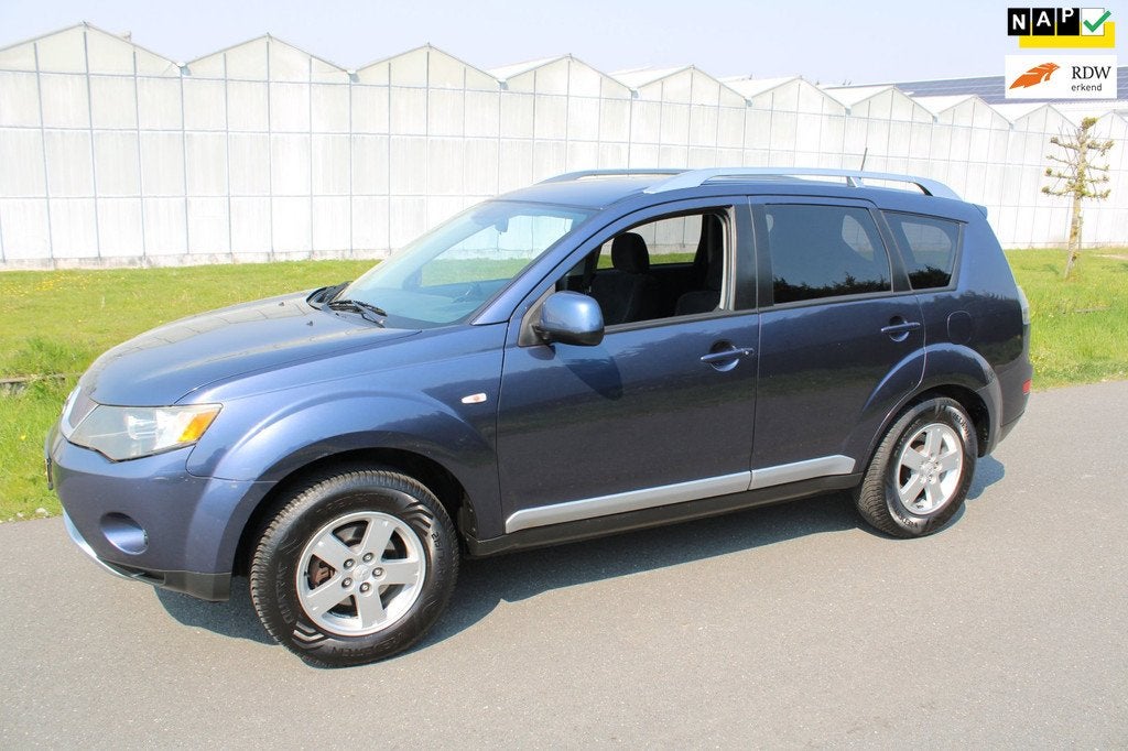 Mitsubishi Outlander 2.4 Intense+ 4x4 7 Persoons, Automatische klimaatregeling, 4 cilinders, Blauw, 7 stoelen