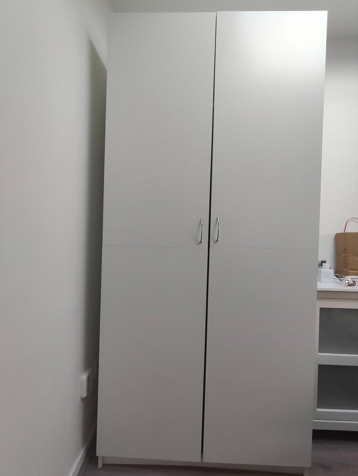 Witte kledingkast met 2 deuren, hangrail en planken, Huis en Inrichting, Ophalen of Verzenden, 50 tot 75 cm, 150 tot 200 cm