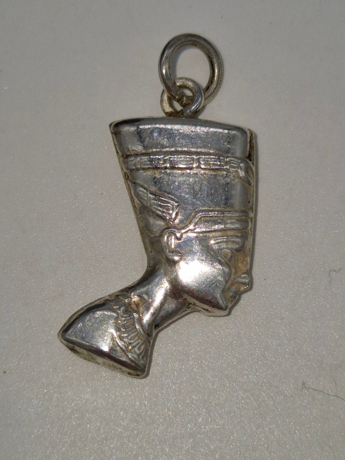 Zilveren Egyptische hanger - Buste van Nefertiti, Gebruikt, Overige voorstellingen, Verzenden, Zilver