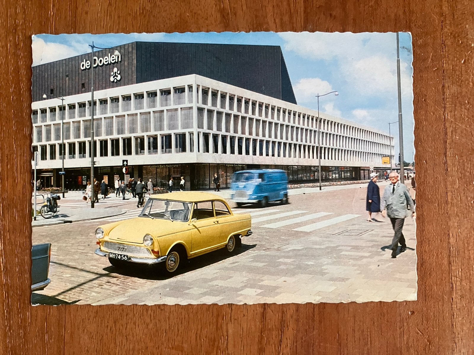 Rotterdam - Concertgebouw De Doelen met klassieke DKW Junior, Verzamelen, Ophalen of Verzenden, 1960 tot 1980, Gelopen, Zuid-Holland