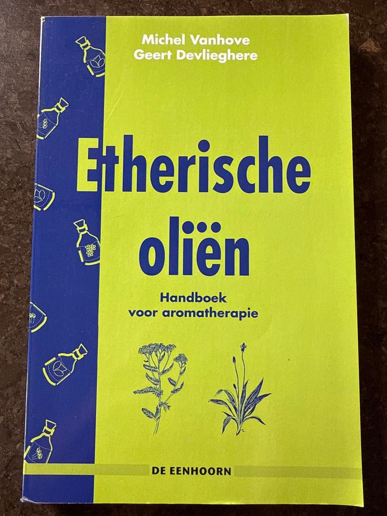 Etherische oliën: Handboek voor aromatherapie, Boeken, Psychologie, Zo goed als nieuw, Ophalen of Verzenden