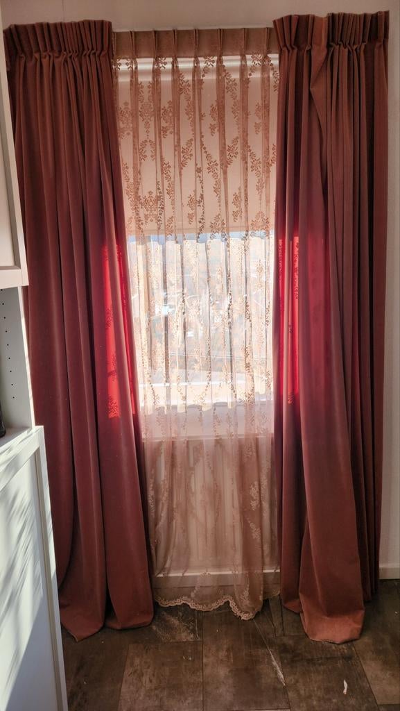 Oud roze gordijnen en vitrage met losse naden, Huis en Inrichting, Stoffering | Gordijnen en Lamellen, Gebruikt, Klassiek, Sfeervol