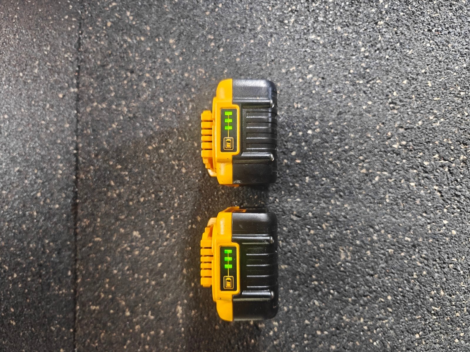 Dewalt 20V 5.0 AH Accu's - Set van 2, Ophalen of Verzenden, Zo goed als nieuw, Overige typen