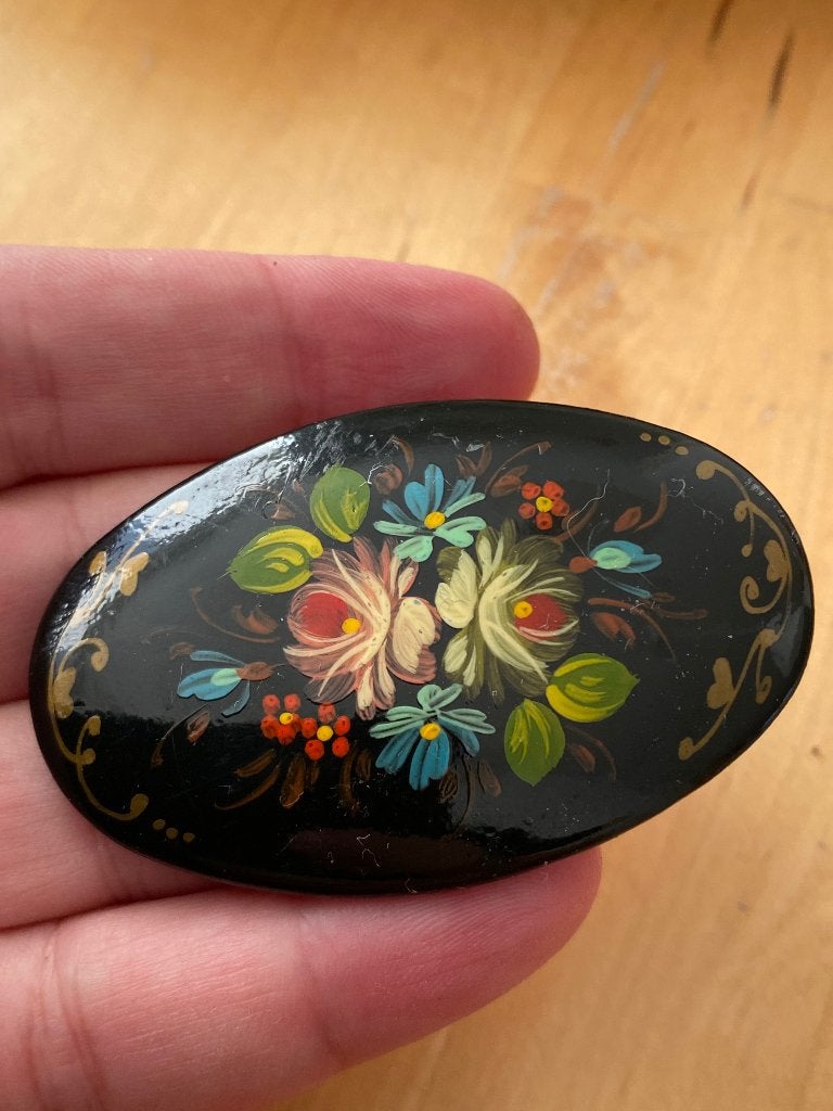 Vintage handbeschilderde Russische lak broche zgan, Ophalen of Verzenden, Zo goed als nieuw, Zwart, Overige materialen