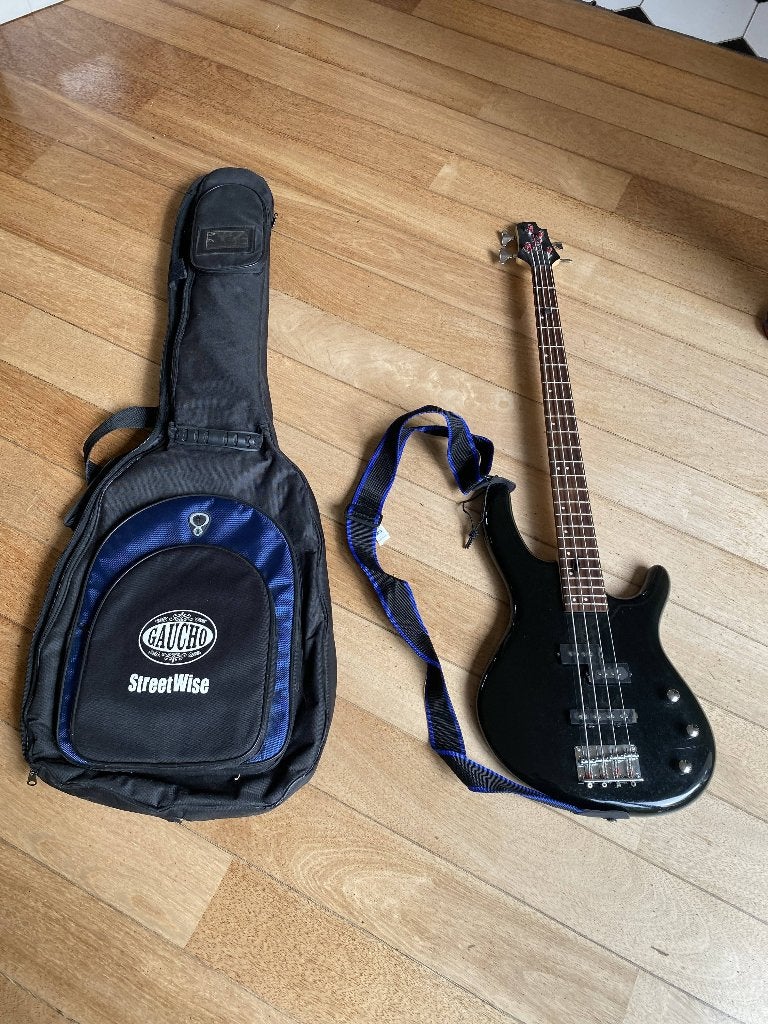 Cort Action basgitaar met tas, band en Marshall mini amp, Ophalen, Zo goed als nieuw, Elektrisch