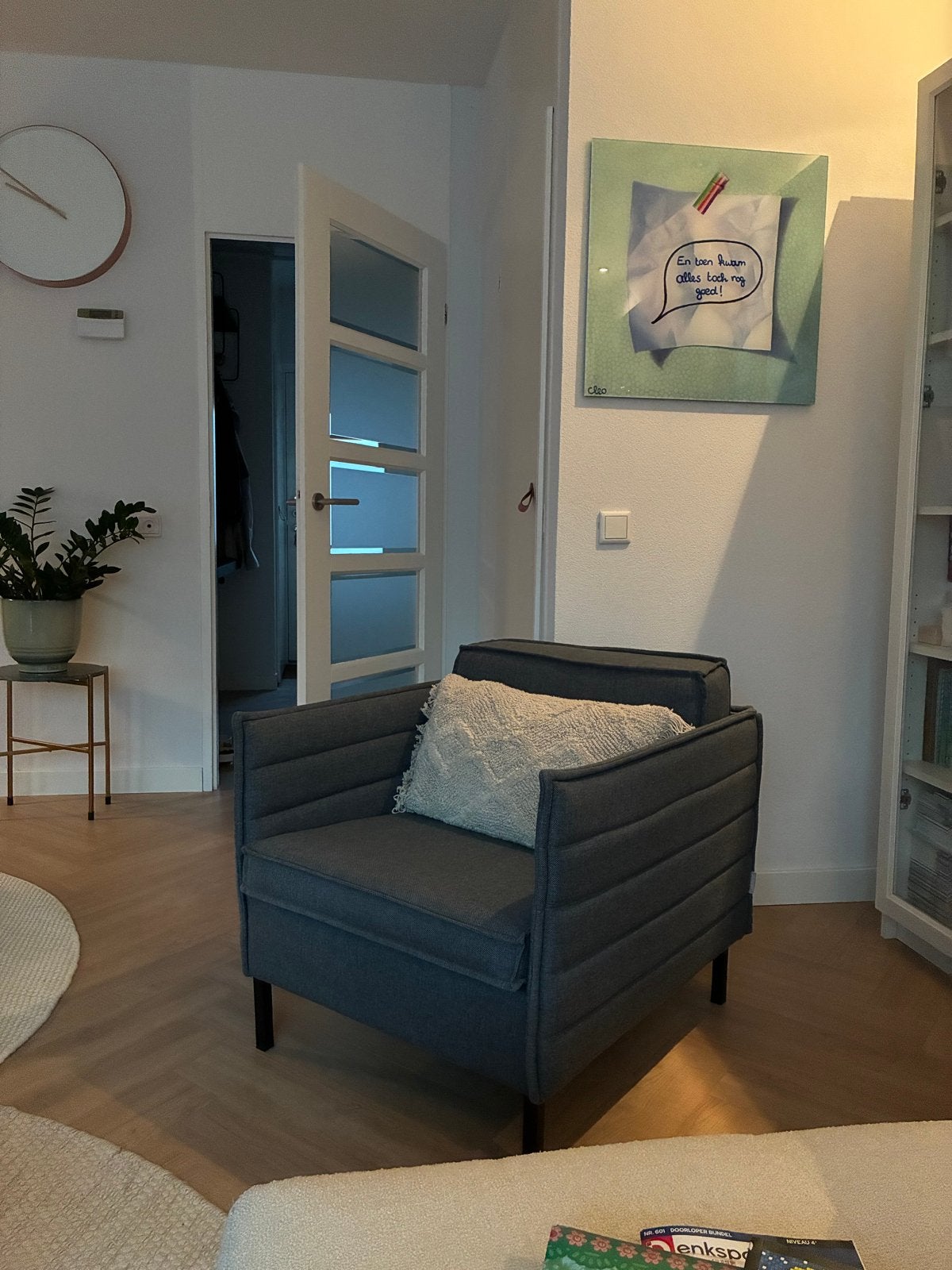 Zuiver Fauteuil Jaey grijs blauw - Zo goed als nieuw, Huis en Inrichting, Ophalen, Modern scandinavisch design, Zo goed als nieuw