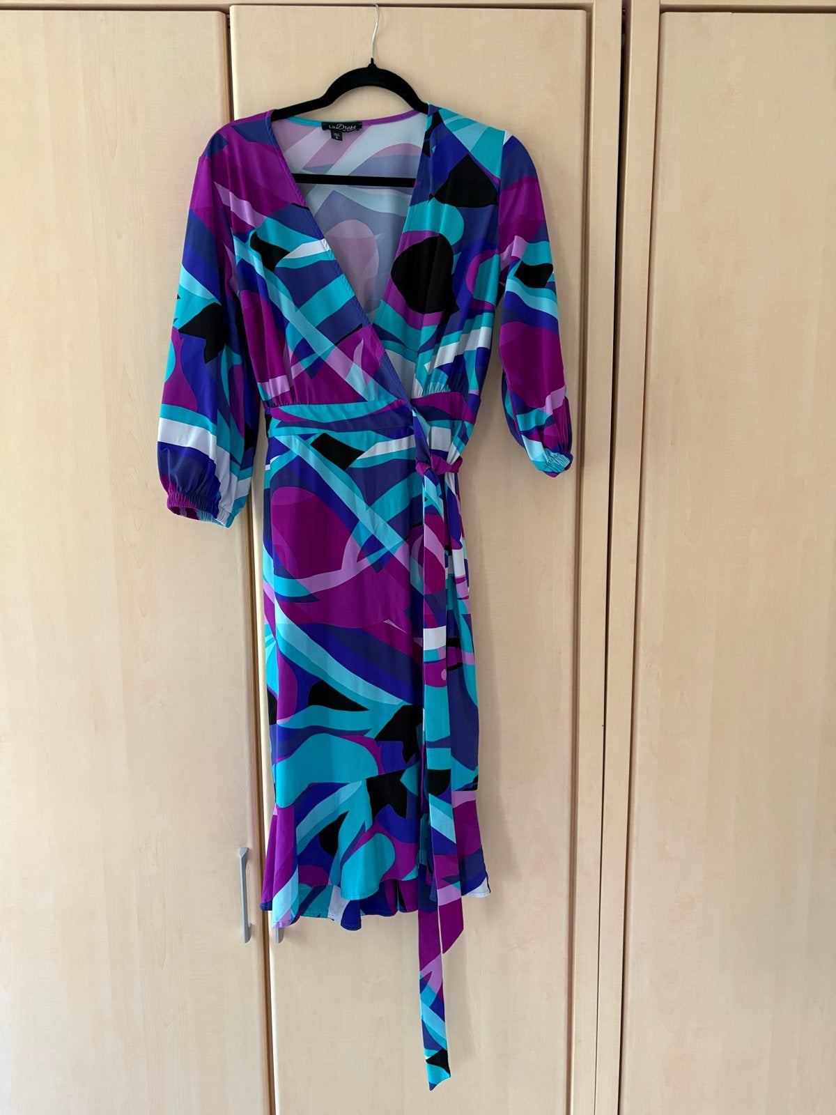 La Dress wikkeljurk met abstracte print. Maat S, Kleding | Dames, Jurken, Meerkleurig, Ophalen of Verzenden, Zo goed als nieuw