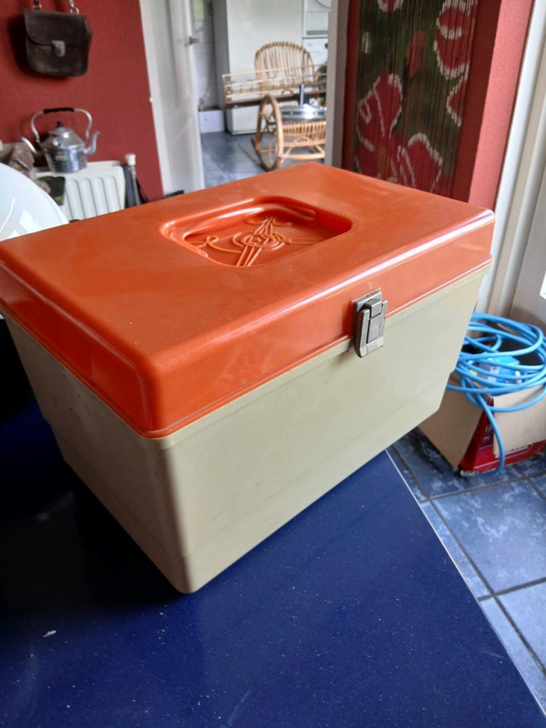 Vintage retro naaikistje, Verzamelen, Retro, Ophalen of Verzenden, Huis en Inrichting