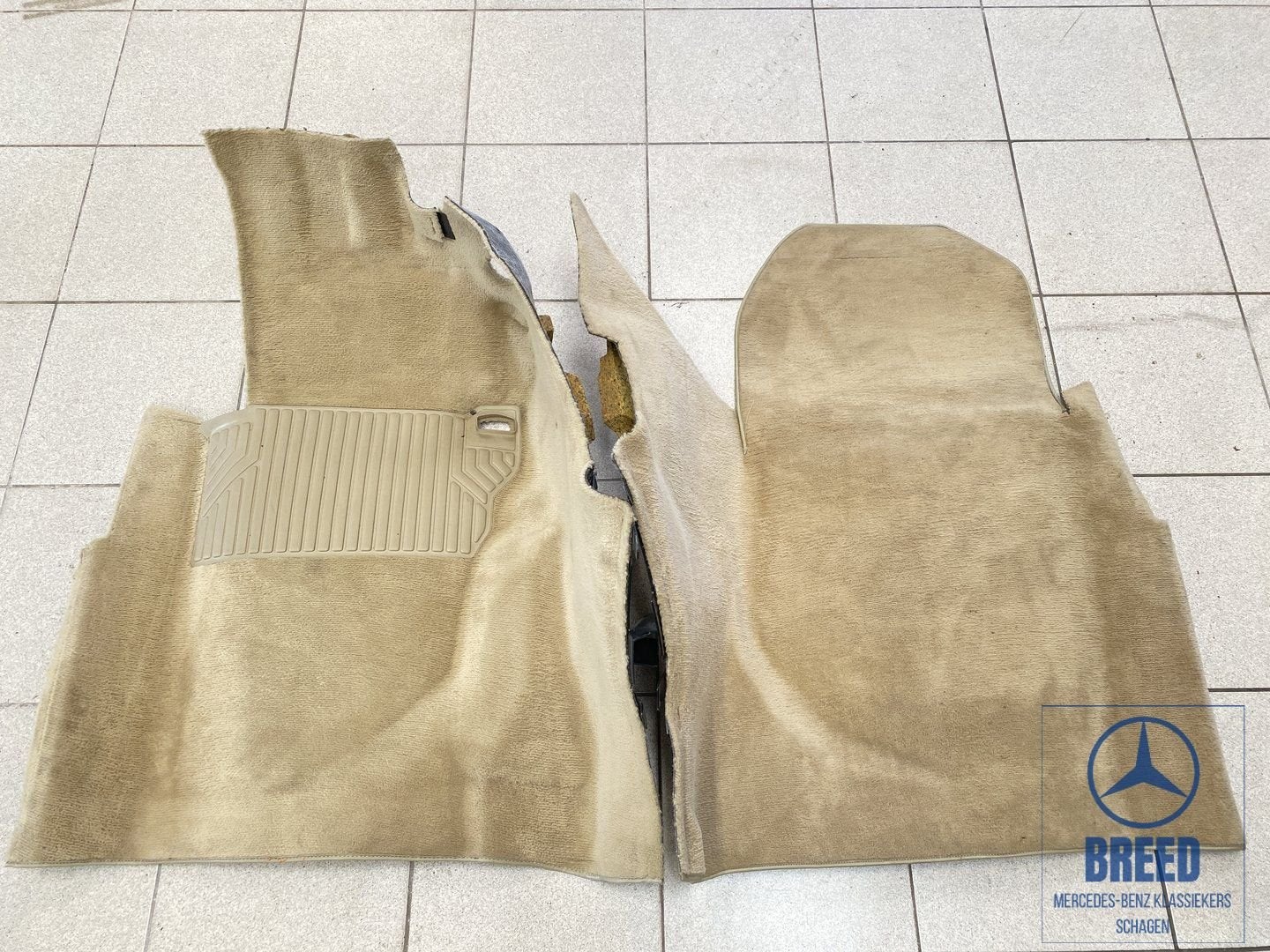 Vloermatten voorzijde L+R crème Mercedes-Benz W124 4-Matic, Ophalen, Gebruikt, -, -