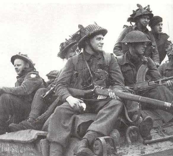 Gezocht: Originele Britse of Canadese WOII Battledress, Verzamelen, Ophalen of Verzenden, Engeland