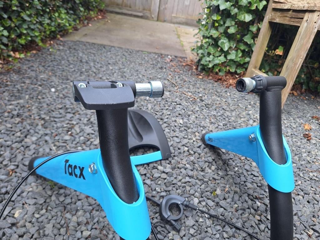 Tacx Boost Fietstrainer - 10 niveaus - met voorwielsteun, Ophalen, Zo goed als nieuw, Overige typen