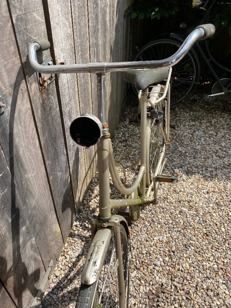 Oude omafiets, Fietsen en Brommers, Fietsen | Dames | Omafietsen, Ophalen of Verzenden, Gebruikt
