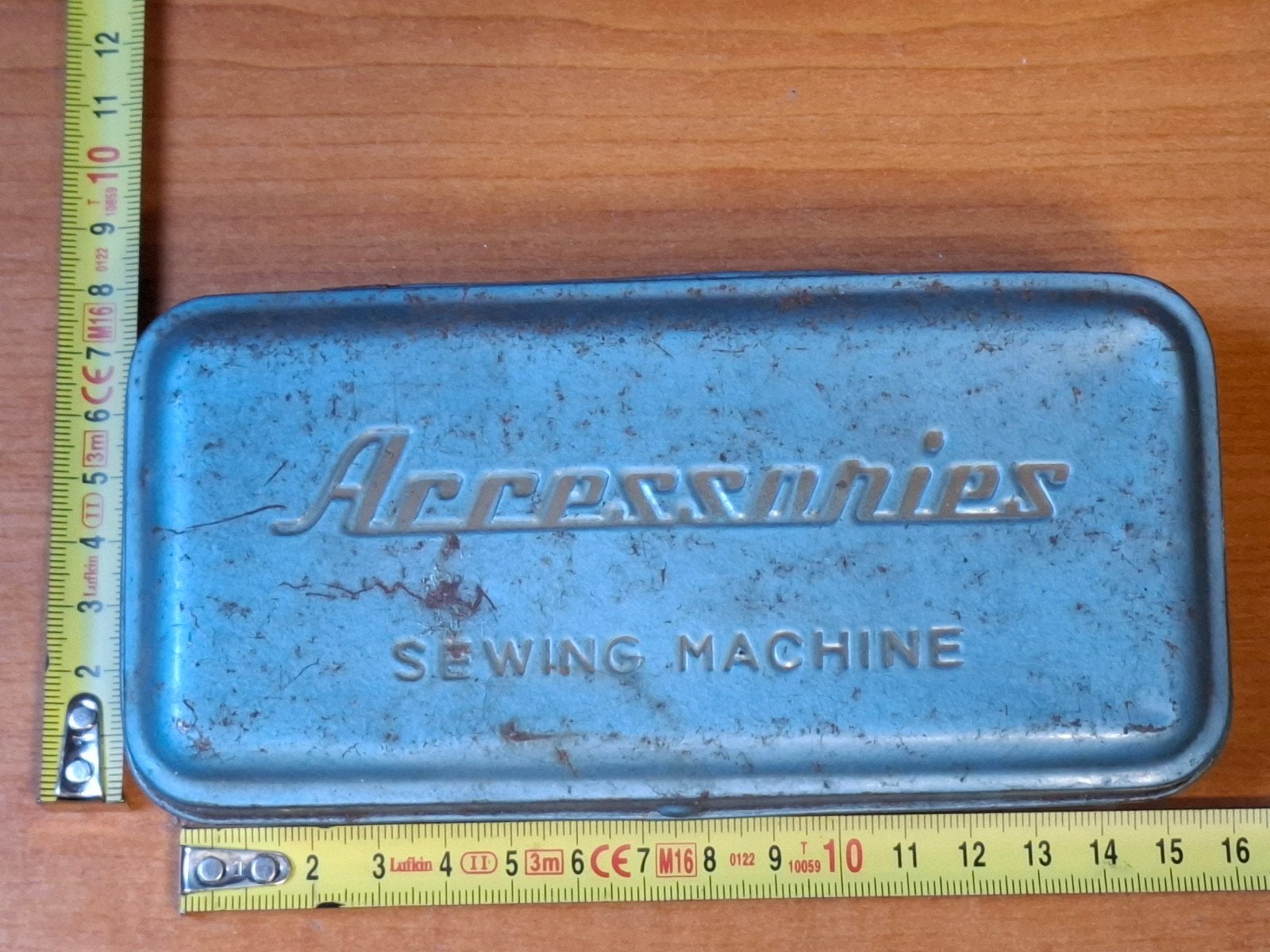 Vintage naaimachine accessoires blikje met inhoud, Ophalen of Verzenden, Gebruikt, Overige typen