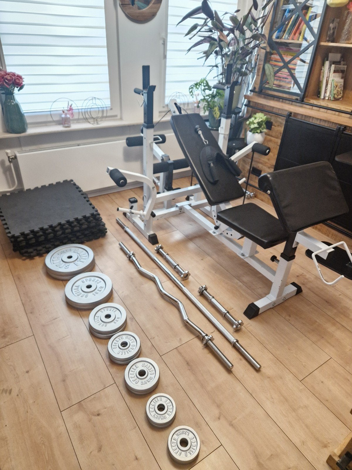halterbank met halterstangen gewichten en puzelsvloer, Ophalen, Zo goed als nieuw, Fitnessbank