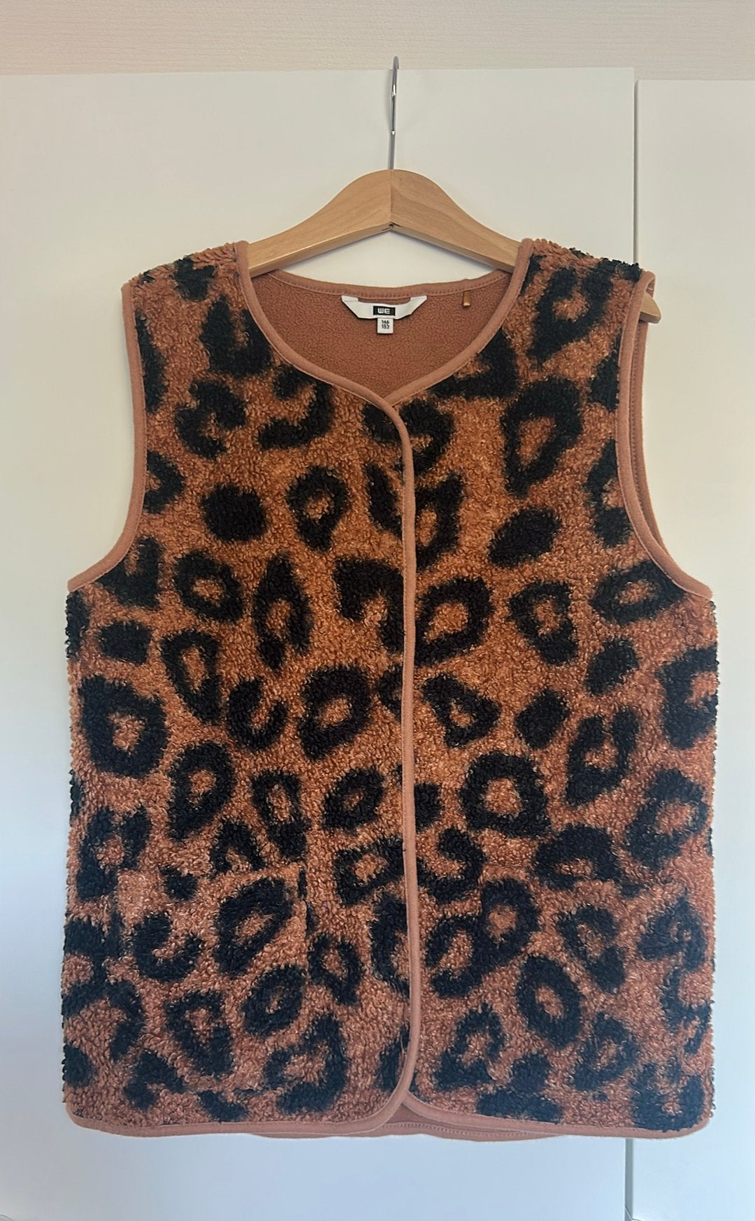 We gilet bodywarmer fleece panterprint maat 146/152, Kinderen en Baby's, Ophalen of Verzenden, Nieuw, Meisje, Trui of Vest