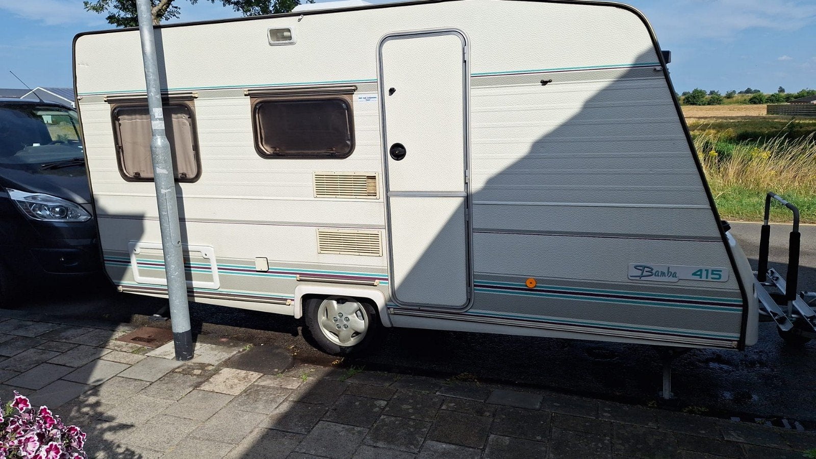 Caravelair Bamba (1992) -starterscaravan met voorte, Caravans en Kamperen, Serviceluik, Treinzit, Particulier, 500 - 750 kg