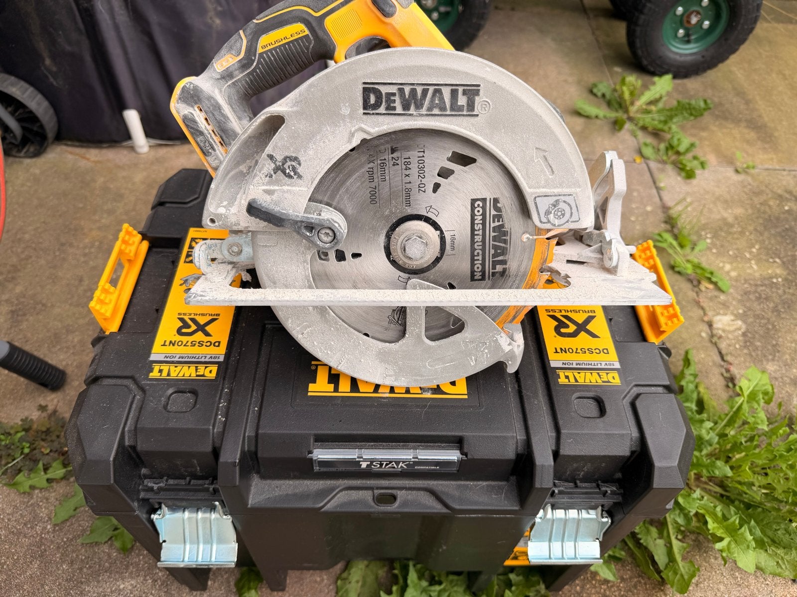 DeWalt Cirkelzaag DCS570NT XR Brushless met accu