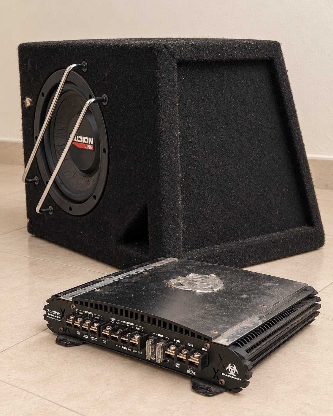 Subwoofer met versterker - Krachtig geluid voor je auto, Ophalen of Verzenden, Gebruikt