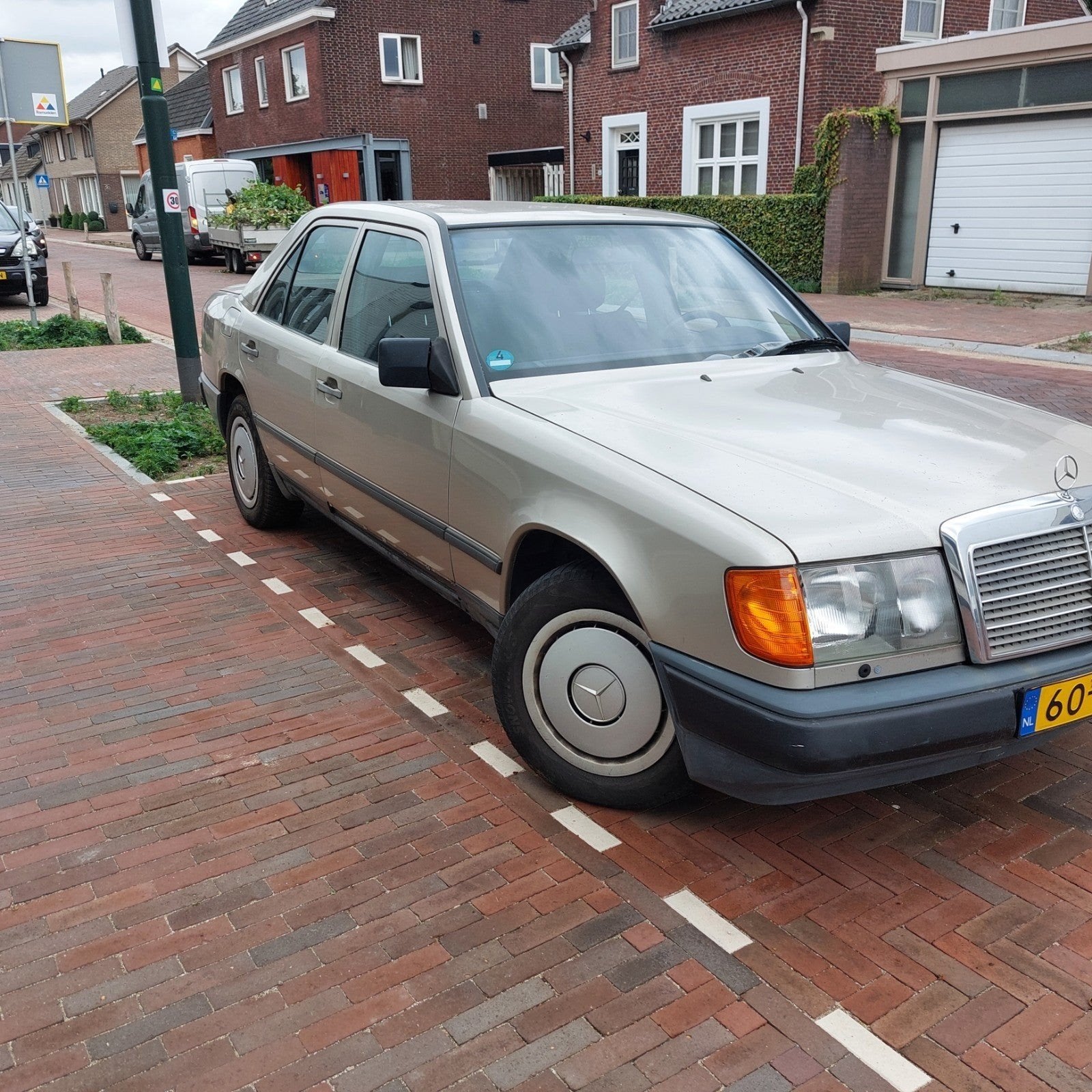 Mercedes-Benz 200-Serie 3.0 300 E AUT K6 1986 Grijs, Automaat, Achterwielaandrijving, 1338 kg, 179 pk