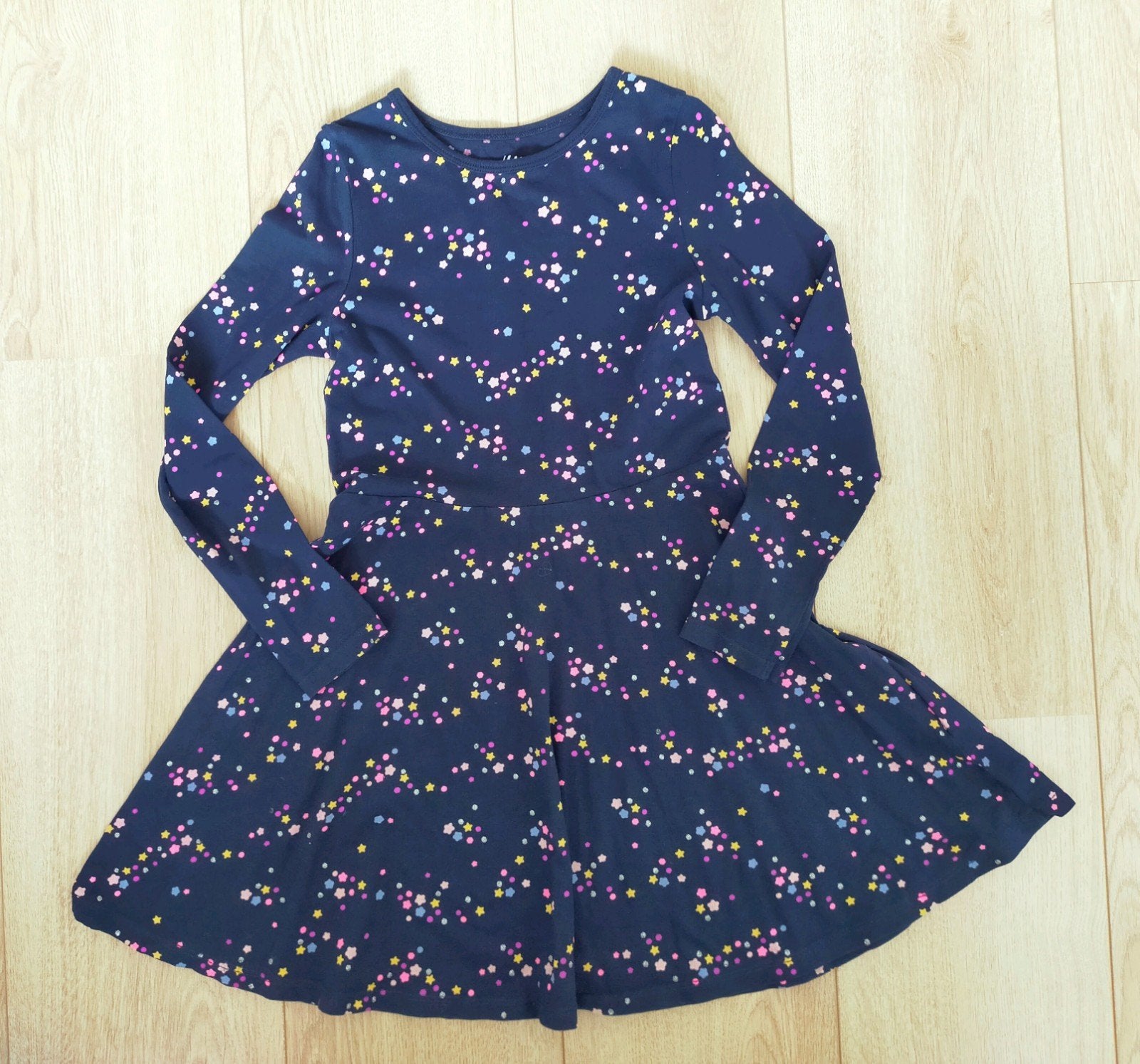 Zgan! Schattige wijde jurk met sterren van H&M. Mt 122/128, Kinderen en Baby's, Kinderkleding | Maat 122, Meisje, H&M, Ophalen of Verzenden
