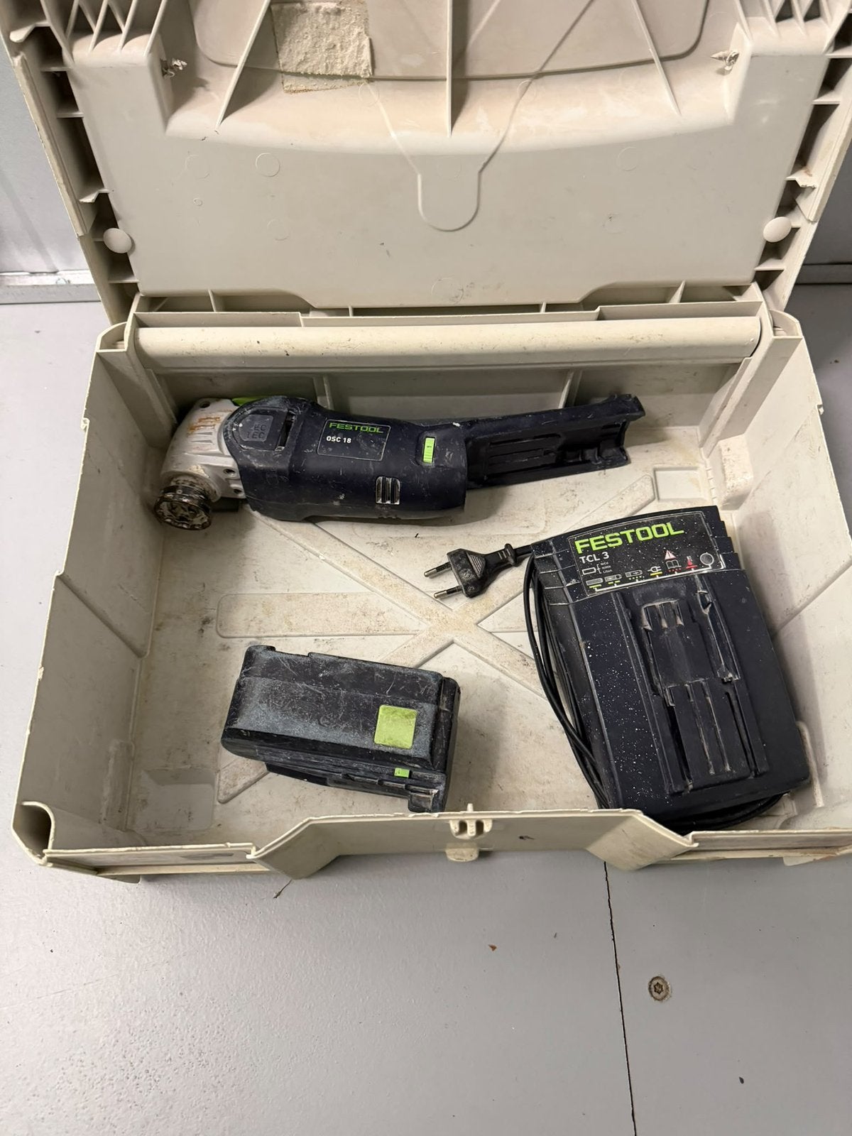 Festool OSC 18 multitool met accu en lader, Ophalen, Overige typen, Zo goed als nieuw, 30 tot 70 mm